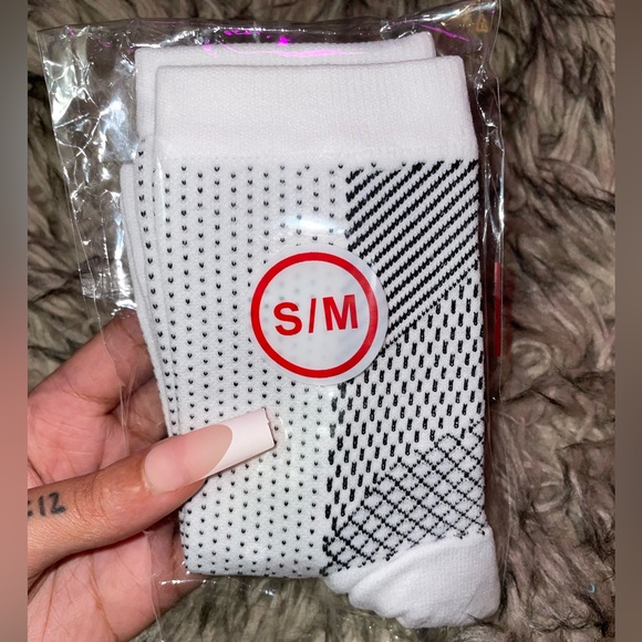 Neuropathy socks for women - Picture 3 of 4